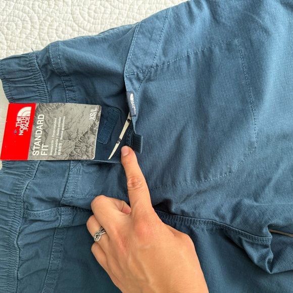 The North Face Women's Navy Cargo Shorts - Picture 2 of 9